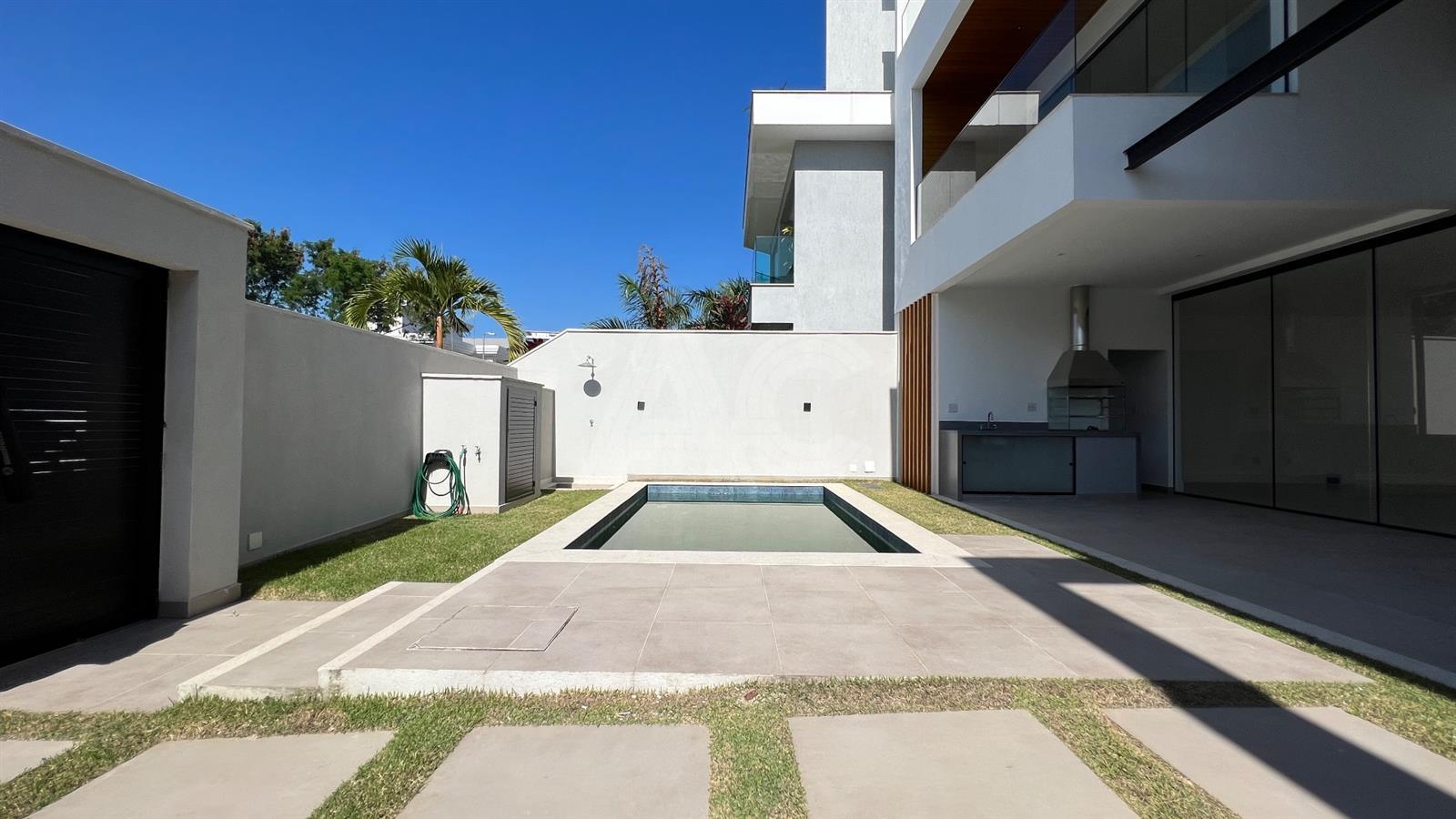 Casa de Condomínio à venda com 3 quartos, 315m² - Foto 2