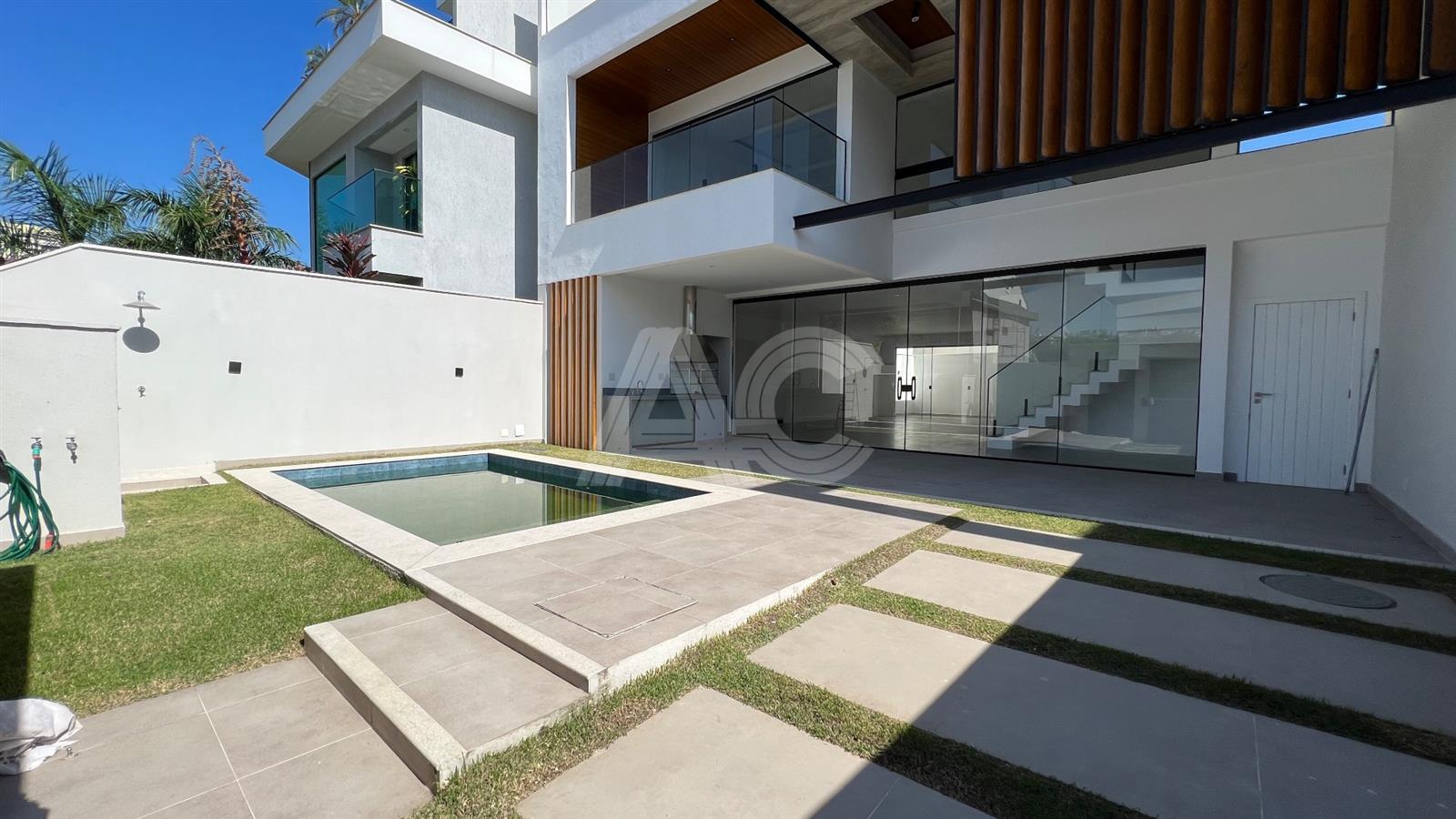 Casa de Condomínio à venda com 3 quartos, 315m² - Foto 1