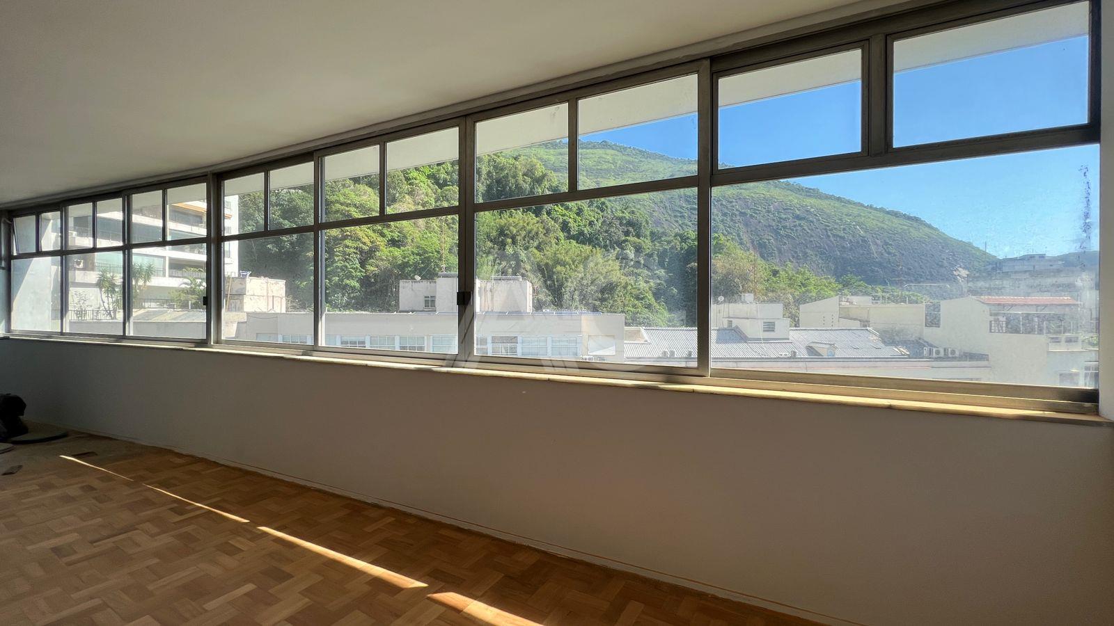 Apartamento à venda com 4 quartos, 206m² - Foto 3