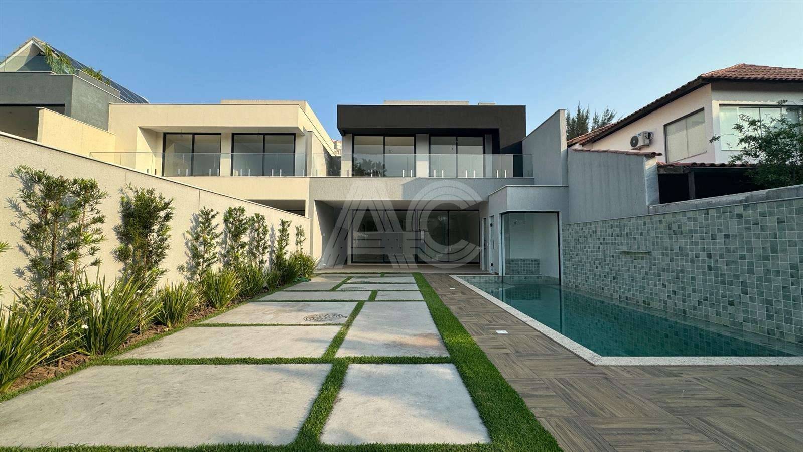 Casa de Condomínio à venda com 4 quartos, 380m² - Foto 1