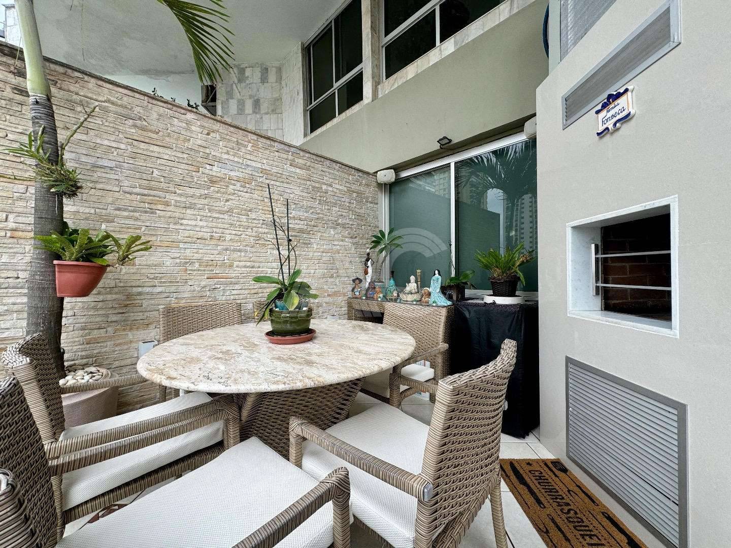 Apartamento à venda com 3 quartos, 220m² - Foto 8