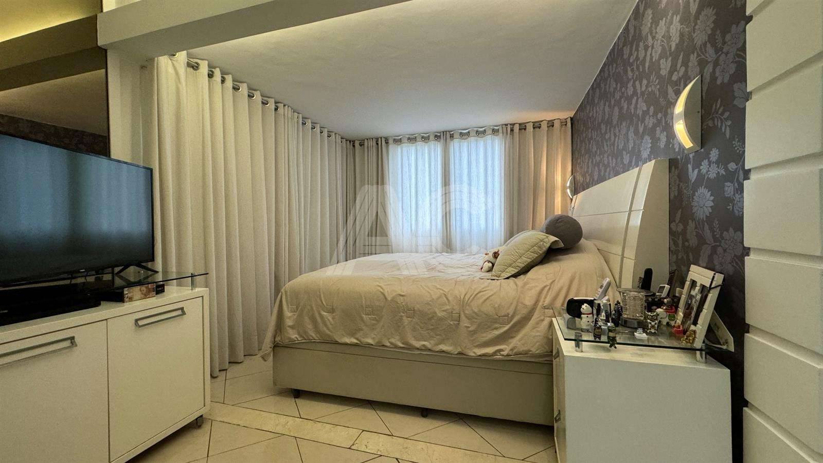 Apartamento à venda com 3 quartos, 220m² - Foto 19