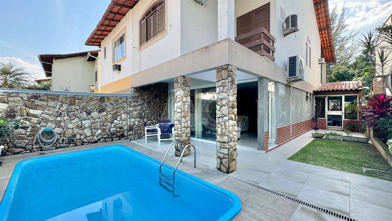 Casa de Condomínio à venda com 4 quartos, 241m² - Foto 4