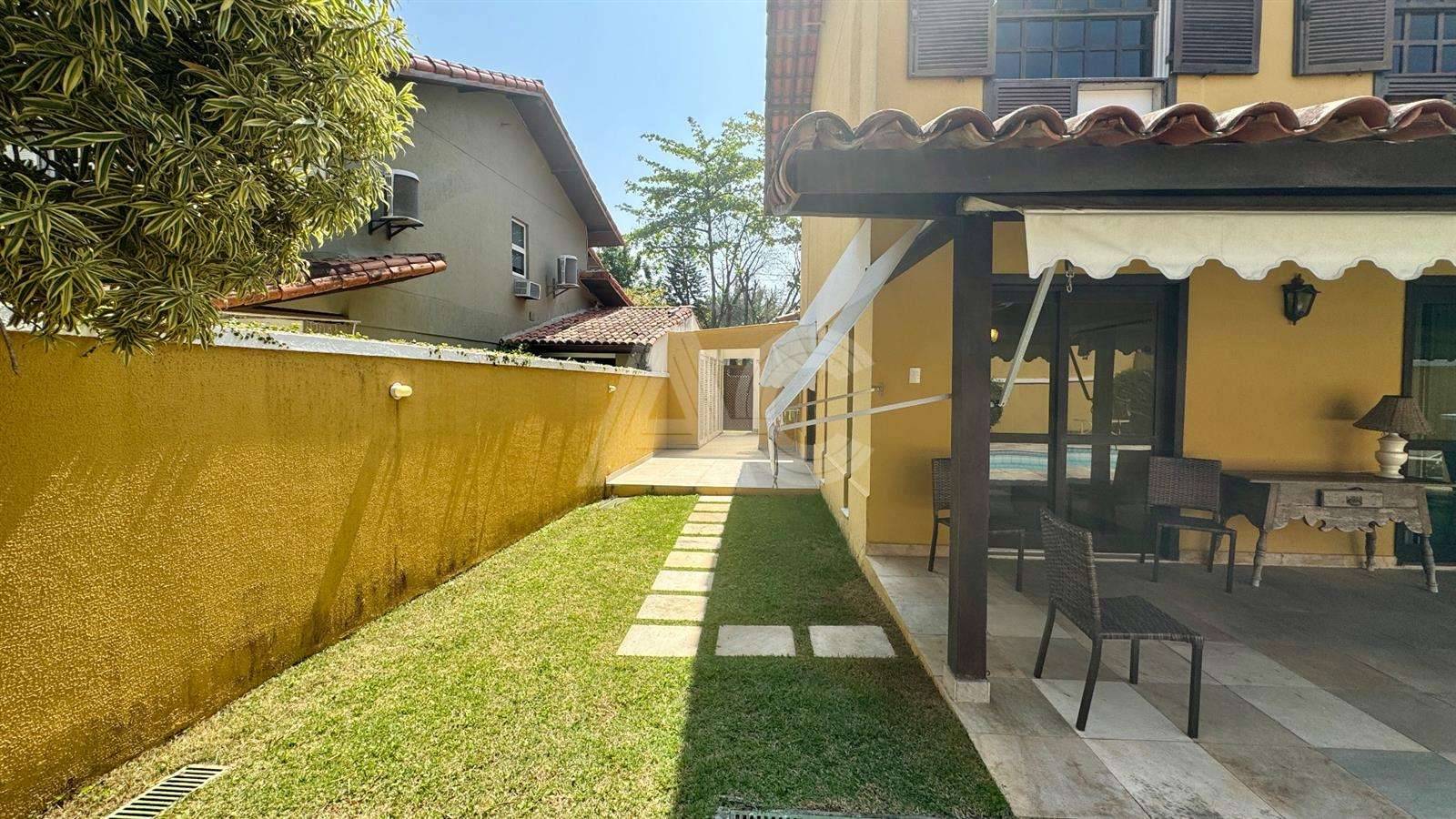 Casa de Condomínio à venda com 4 quartos, 350m² - Foto 34