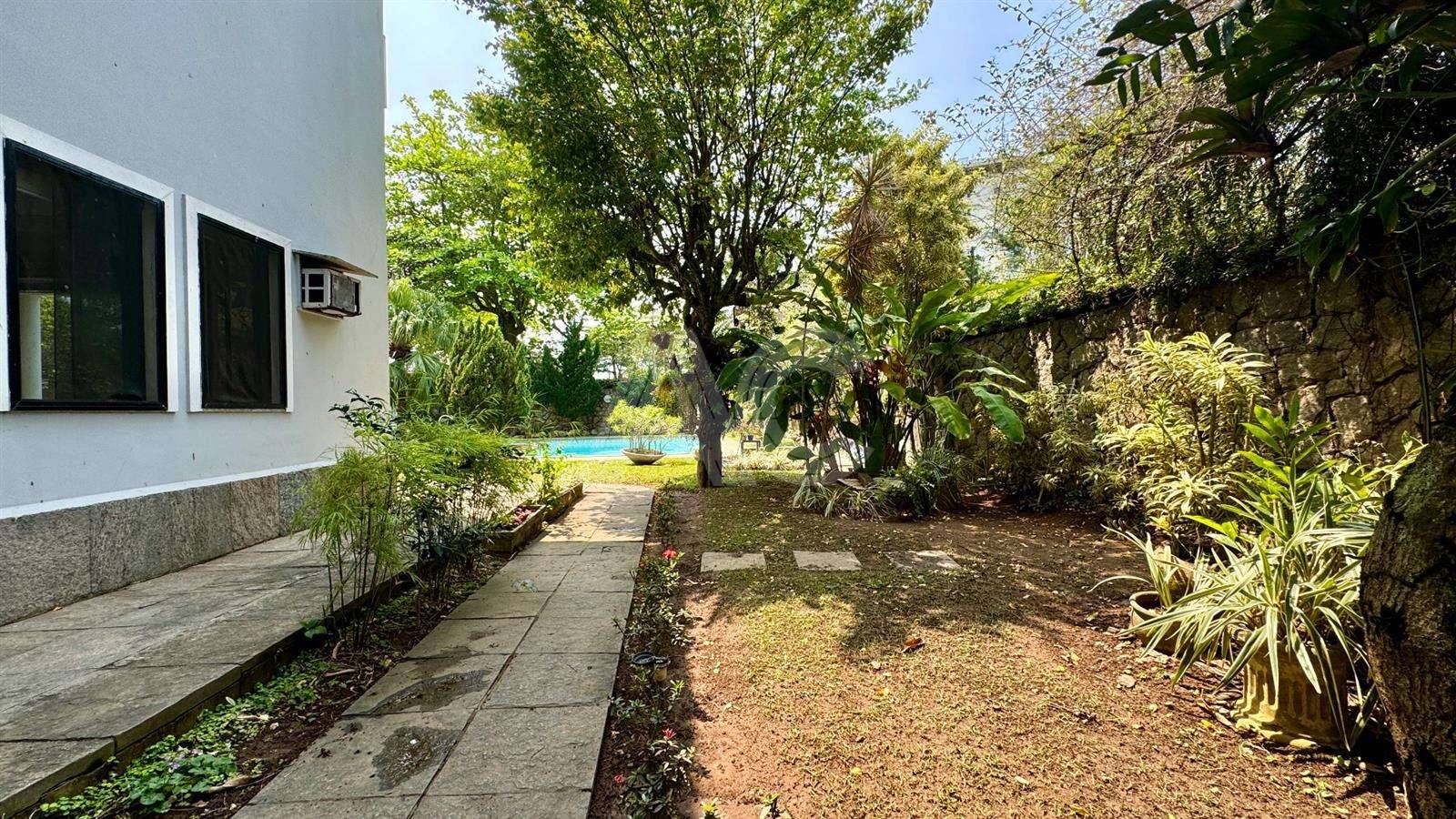 Casa de Condomínio à venda com 9 quartos, 900m² - Foto 2