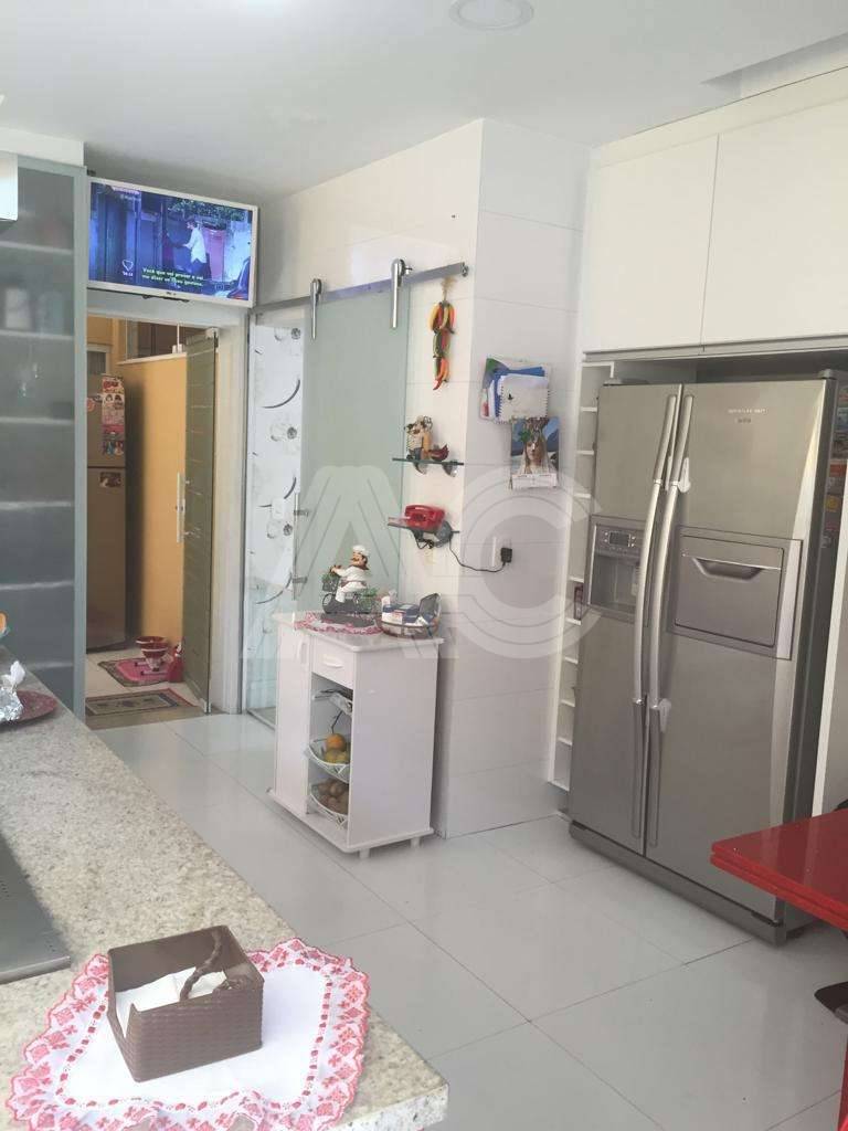 Casa de Condomínio à venda com 4 quartos, 640m² - Foto 32